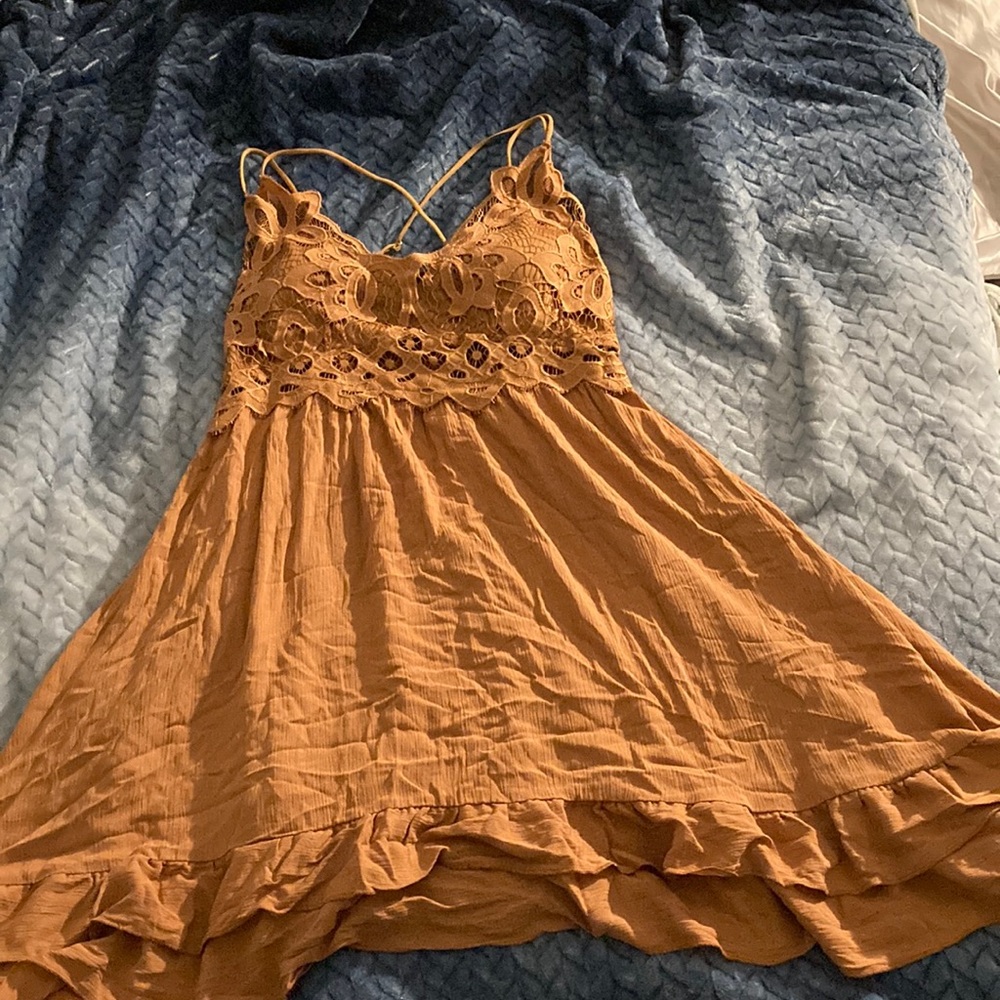 The size is a large , the color is brown , the quality is good